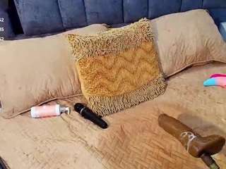 Emily-86's cam show statistics and live stream