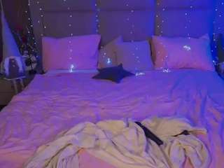 madissonsoft Blonde hair live webcam