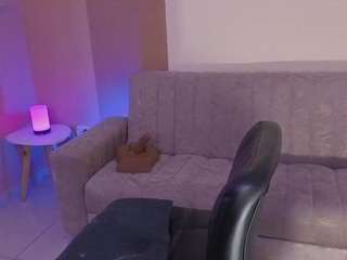 Tori Cross live cam preview