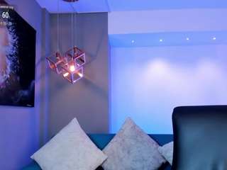 Live cam show with Mia-Taylors