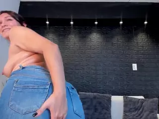 Mia-Taylors's Live Sex Cam Show