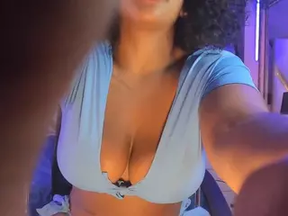 CharlizeBankss's Live Sex Cam Show