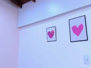 millicent-robert... Live Webcam on CamSoda