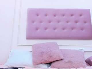 millicent-robert... Live Webcam on CamSoda