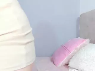 millicent-roberts's Live Sex Cam Show
