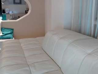 Live webcam model divinasiren on Soda Cams