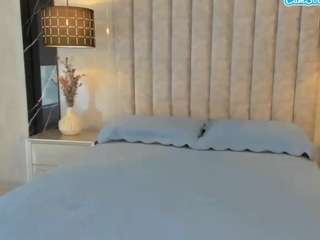 Live webcam model michellangels on Soda Cams