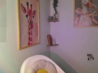 zoebolton, female webcam model,  years old, on live webcam