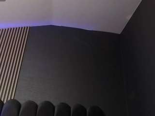 Nicole live webcam show