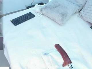 angie-roses Live Webcam on CamSoda