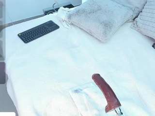 angie-roses Live Webcam on CamSoda