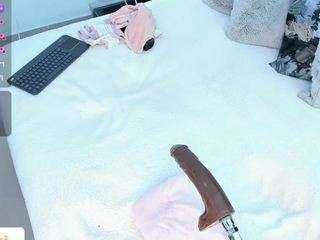 angie-roses Live Webcam on CamSoda