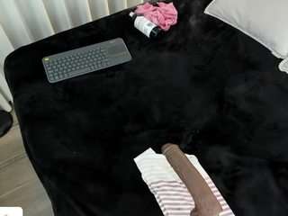 Live webcam model angie-roses on Soda Cams