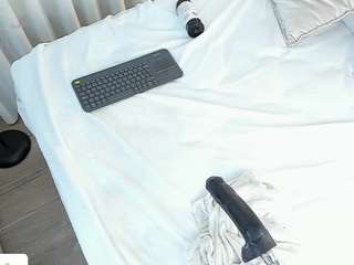 angie-roses webcam model