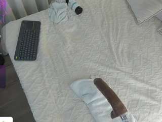 Live webcam model angie-roses on Soda Cams