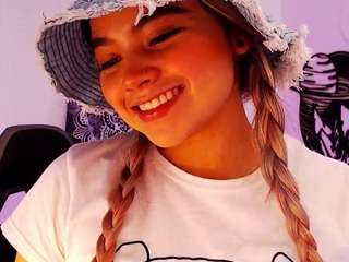 Live webcam model scarletthudsson on Soda Cams