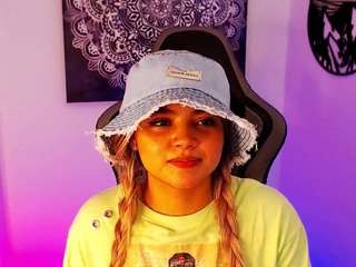 Live webcam model scarletthudsson on Soda Cams