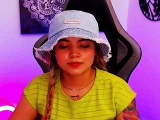 le modèle scarletthudsson est en webcam porno dans un show sur le site camsoda, il possède les tags suivants: ass,lush,young-adult,wet,toys,tease,tattoos,striptease,strip,spank,pussy,orgasm,lovense,ass clapping,lingerie,fingers,doggy style,dildo,cum,creampie