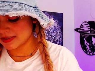 scarletthudsson Live Webcam on CamSoda