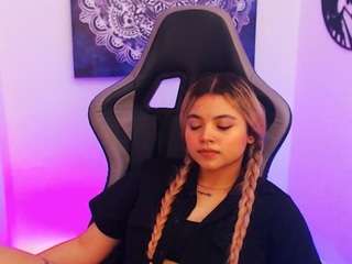 scarletthudsson Live Webcam on CamSoda