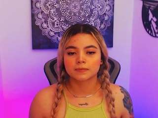 scarletthudsson Live Webcam on CamSoda