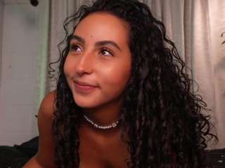 le modèle sofi-dream est en webcam porno dans un show sur le site camsoda, il possède les tags suivants: anal toys,ass,toys,teen 18,tease,tattoos,strip,spanking,no smoking,no drinking,moaning,lush,lovense,young-adult,fingers,fingering,feet,doggy style,dildo,cum