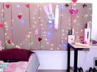 zalymature's CamSoda show and profile