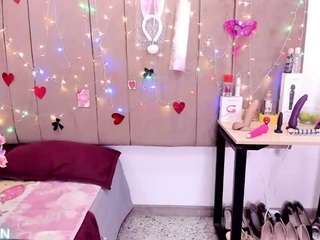 zalymature, female webcam model,  years old, on live webcam