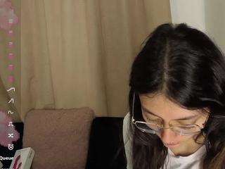 lesliee22 Live Webcam on CamSoda