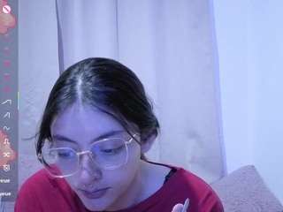 Lesliee22 live cam