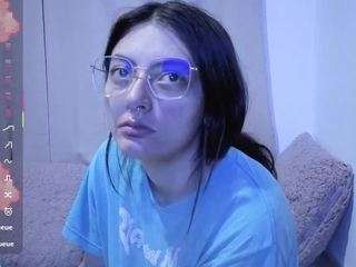 lesliee22 live webcam show