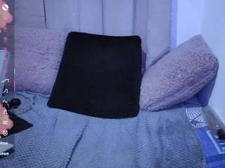 Lesliee22 live webcam show