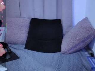 Lesliee22 live webcam show