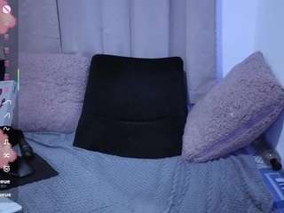 Lesliee22 live webcam show