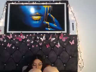 Lesliee22's Live Sex Cam Show