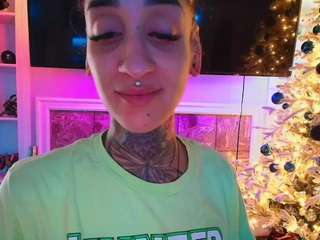 starryari69's CamSoda show and profile