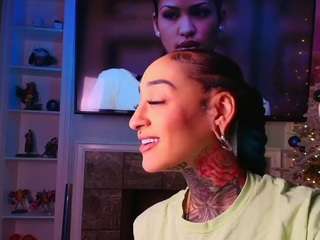 starryari69's CamSoda show and profile