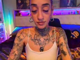 Watching Josie + Da PussycatZ, Distract Me