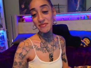 Watching Josie + Da PussycatZ, Distract Me