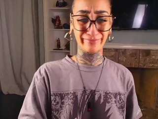 starryari69's CamSoda show and profile