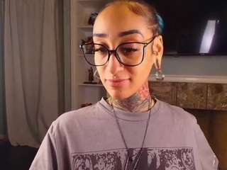 starryari69's CamSoda show and profile