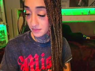 starryari69's CamSoda show and profile