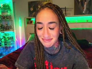 starryari69's CamSoda show and profile