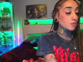 starryari69's CamSoda show and profile