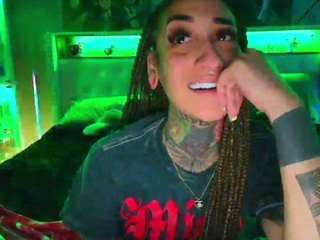 starryari69's CamSoda show and profile