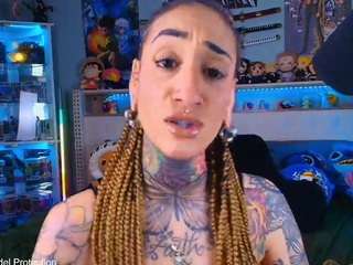 starryari69's CamSoda show and profile