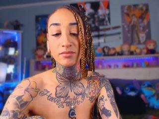 starryari69 Live Webcam on CamSoda