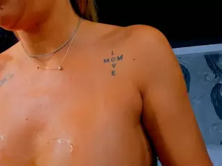 AnnesWhite's Live Sex Cam Show