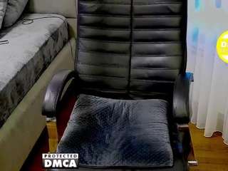 holdmeall's CamSoda show and profile