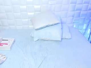 antonella-lovee Live Webcam on CamSoda